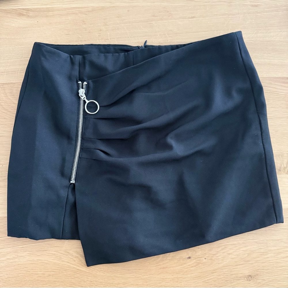 Black Zipper Detail Skort